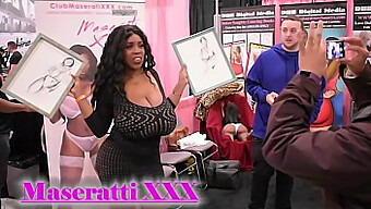 Exxxotica New Jersey 2017 De Duke Con Un Enfoque En Grandes Tetas Naturales