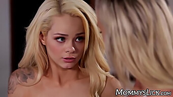 Elsa Jean, Μια Πανέμορφη Ξανθιά, Απολαμβάνει Τον Εαυτό Της Και Συμμετέχει Σε Μια Λεσβιακή Εξερεύνηση.