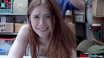 Une Rousse Irlandaise Est Punie Avec Du Sexe Brutal Et De L'Oral Après Avoir Volé