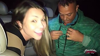 Amatur Blonde Memberikan Blowjob Dan Mendapat Pantatnya Dientot Di Dalam Kereta