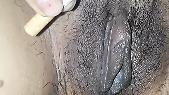 Gadis Desi Mengekspos Vaginanya Untuk Uang