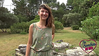 Melanie, Une Jeune Salope, S'Engage Dans Un Sexe En Plein Air Avec Un Mec