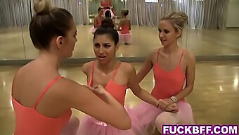 Teenager-Ballerinas Genießen Pov-Muschi Lecken In Einem Intimen Video