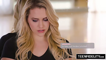 Mia Malkova Uhkaa Pankkiiria Kurvikkaalla Takamuksellaan Teenfidelity-Videolla