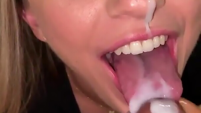 Pov-Video Von Einem Amateur-Teenager, Der Einen Schlampigen Blowjob Gibt