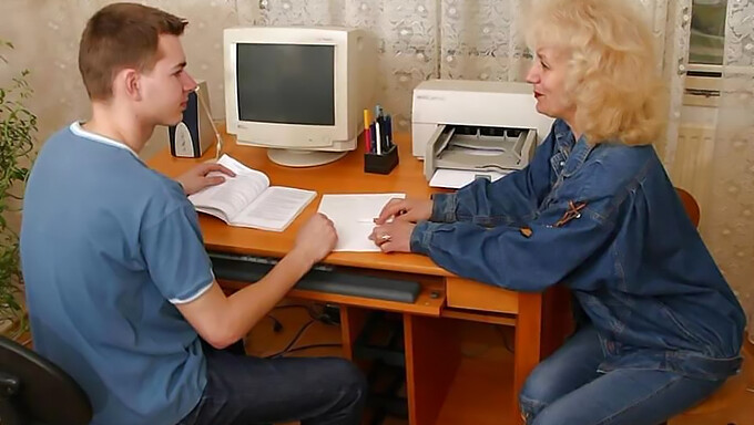 Sous-Titres Finlandais Pour La Belle-Mère Tchèque Jarmila Dans Une Collection De Photos