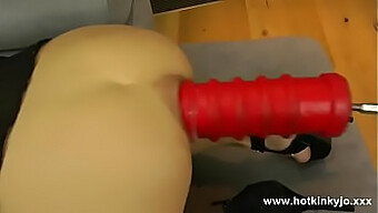 Enorme Dildo Gebruikt Voor Intens Anaal Plezier. 480p Videokwaliteit, 600k Bestandsgrootte En 135500192-Tagnummer