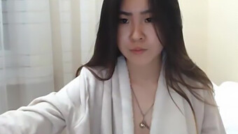 Arousing East Asian Woman Ejaculates On Camera