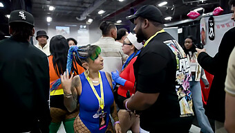 Nyilvános Pornó A Parkolóban Az Exxxotica Nj 2024-Ben Latin És Interracial Párokkal.