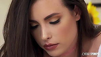 Casey Calvert Trénuje Análny Sex S Prirodzenou Krásou.