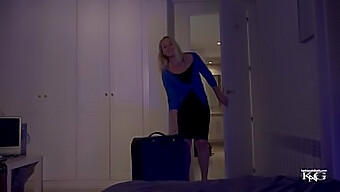 Pov-Video Av Att Knulla En Äldre Blond Tant