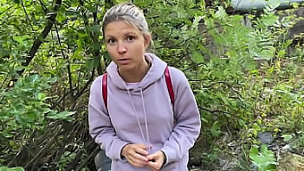 Le Pipi En Plein Air De Gina Gerson Mène À Une Rencontre Intense Avec Un Voyeur Excité