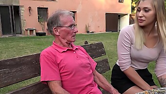 Il Cazzo Grosso Del Nonno Penetra Il Culo Stretto Della Bionda