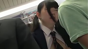 Garota Japonesa Adolescente Se Submete A Um Tratamento Áspero Em Um Vídeo Bdsm