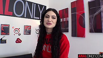 Micuța Lydia Black Se Bucură De Sex Anal Și Oral