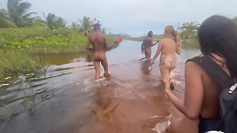 Mi Hermosa Novia Y Yo Vamos A La Playa A Follar Con Chicas Calientes.