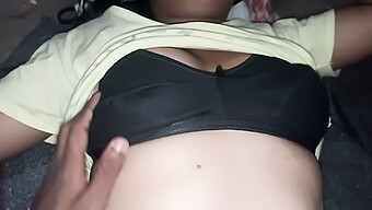 Bhabhi Latina Magrinha Explora O Prazer Do Strapon Na Webcam