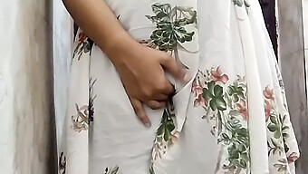 Show Solo Quente De Uma Garota Desi: Exploração Anal Sensual Da Esposa Indiana