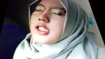 Lelaki Muslim Sedang Masturbasi Dengan Wanita Yang Terangsang