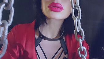 Bdsm Kráľovná Emma Dominuje S Bičmi A Faceplay