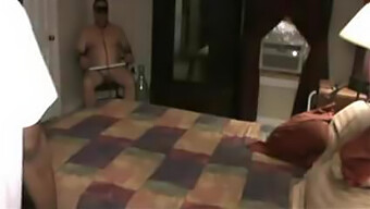 Humillación De Marido: Viendo Como A Su Mujer La Taladra Una Gran Polla Negra