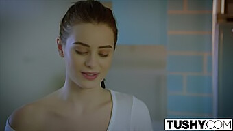 Lana Rhoades Lần Đầu Tiên Thỏa Mãn Niềm Vui Tình Dục Qua Đường Hậu Môn Với Tushy