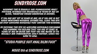 Sindy Rose Rider Vilt Med En Lila Dildo