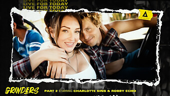 Charlotte Sins และ Robby Echo ในฉากที่ 2 ของเครื่องบดที่มีหน้าอกธรรมชาติและใหญ่