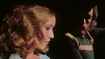 Marilyn Chambers In Un Incontro Seducente In Una Stanza Del Dormitorio