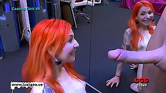 Garota Ruiva Bukkake É Fodida Com Força Em Uma Orgia Amadora