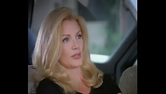 Shannon Tweed Oplever Et Sensuelt Møde I En Softcore-Film.